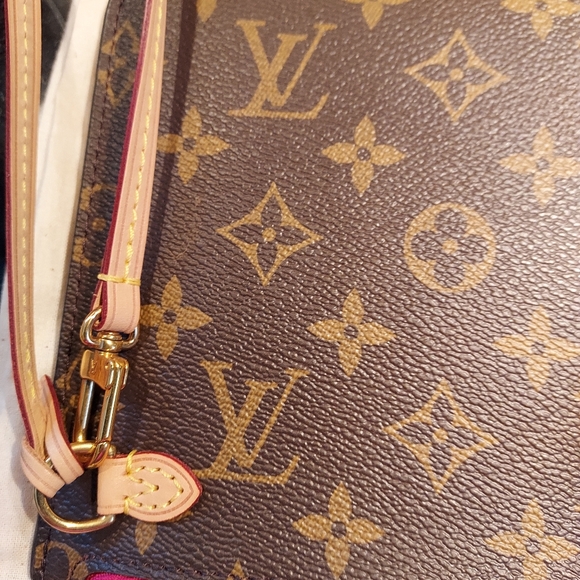 Louis Viutton wristlet - Picture 6 of 6